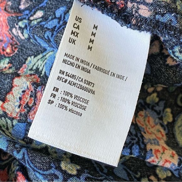 American Eagle Romper Blue Red Floral Medium Viscose Pockets Vacation - Picture 3 of 12